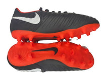 Load image into Gallery viewer, Nike Junior Black Tempo Football Boots Size UK 5
